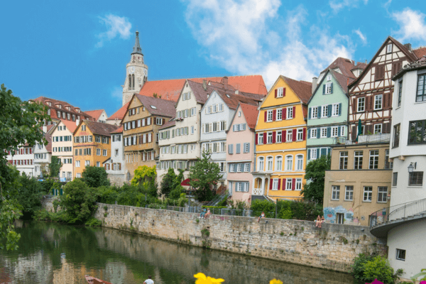 Arquitetura do Deserto: As Estruturas Tradicionais de Materiais Finitos em Tübingen, Alemanha