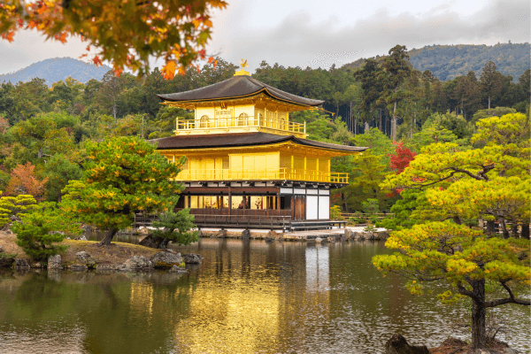 O Jardim Japonês de Kinkaku-ji: Estética e Simbolismo em Quioto